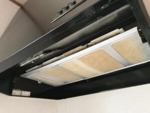 油でベタベタしている